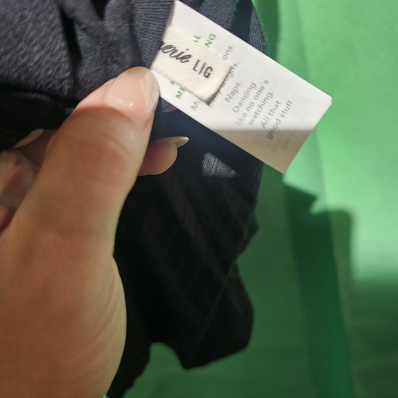 Aerie Black Double Strap Camisole EUC Large - Picture 4 of 5